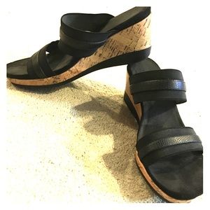 Black and cork wedges